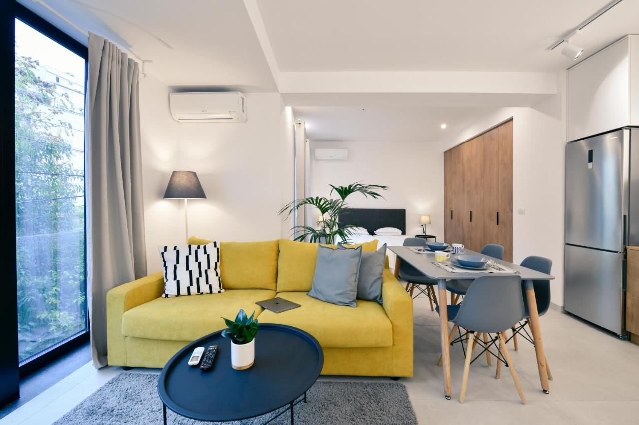 Collective Urban Villa In Тирана Екстериор снимка