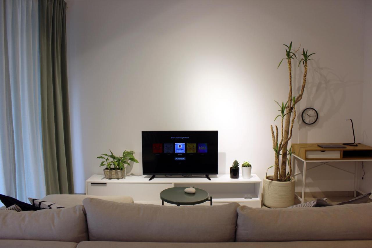 Collective Urban Villa In Тирана Екстериор снимка