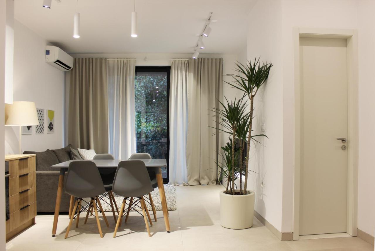 Collective Urban Villa In Тирана Екстериор снимка