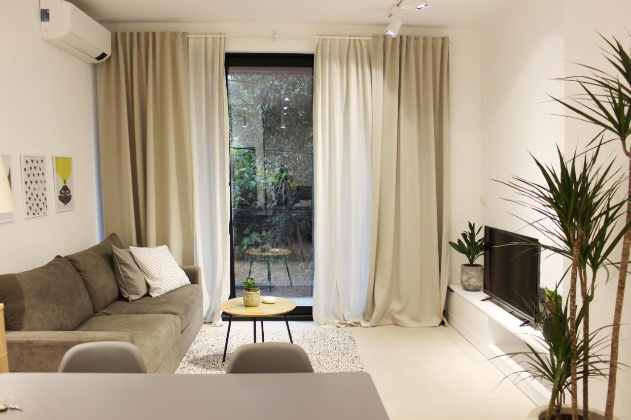 Collective Urban Villa In Тирана Екстериор снимка